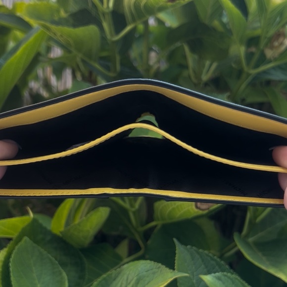 Michael Kors Saffiano Leather wallet in Daisy Yellow - Picture 5 of 5